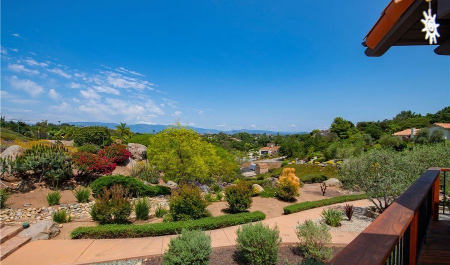 28306 Crescent Hill Way, Escondido, CA 92026 - 3 Beds, 3 Bath