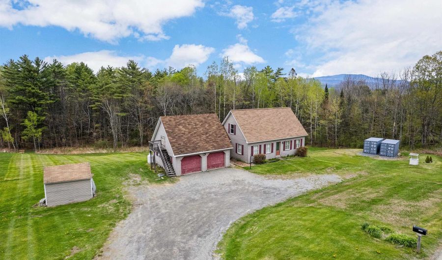 1738 South Rd, Bradford, VT 05033 - 3 Beds, 2 Bath
