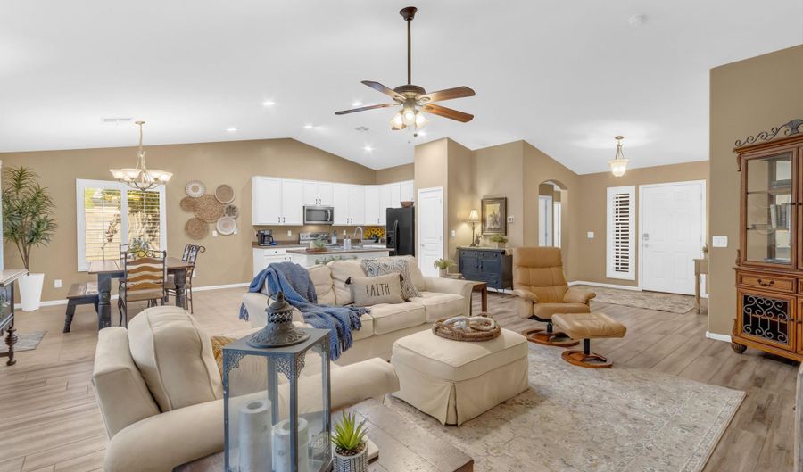 1274 W CASTLE Dr, Casa Grande, AZ 85122 - 3 Beds, 2 Bath