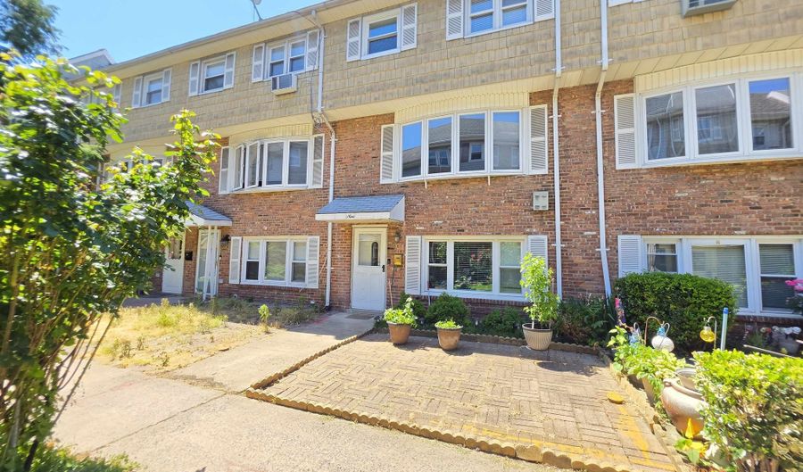 9 ELNA Ct, Bayonne, NJ 07002 - 3 Beds, 2 Bath