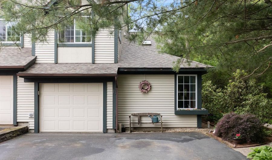 11 Lake Forest Dr, Burlington, VT 05401 - 2 Beds, 3 Bath