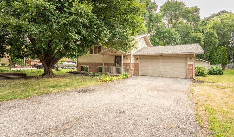 509 Spruce St, Alexandria, MN 56308 - 3 Beds, 2 Bath