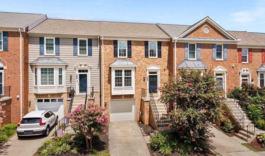 43362 LIVERY Sq, Ashburn, VA 20147 - 3 Beds, 4 Bath