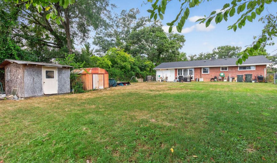 4615 ROUNDHILL Rd, Alexandria, VA 22310 - 3 Beds, 2 Bath