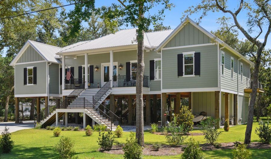 316 Leonhard Ave, Bay St. Louis, MS 39520 - 3 Beds, 4 Bath