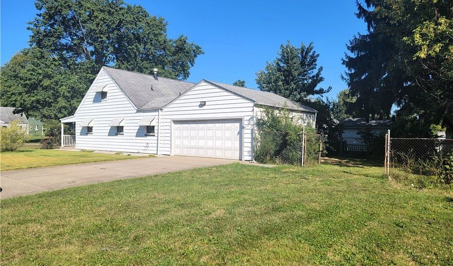 107 N Roanoke Ave, Austintown, OH 44515 - 3 Beds, 1 Bath