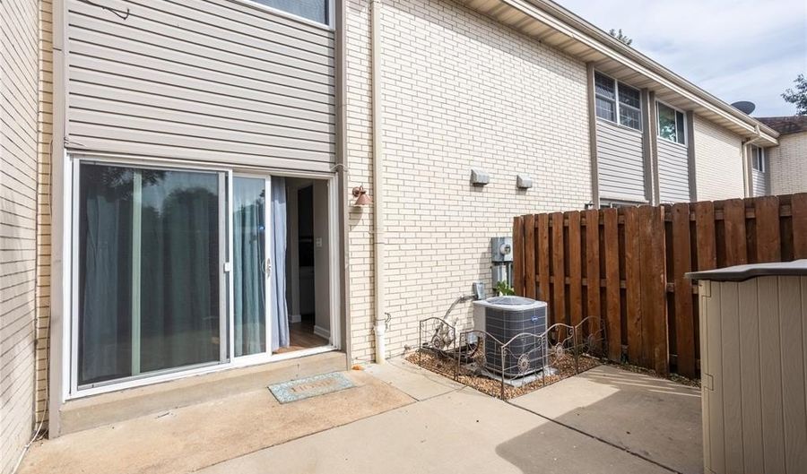 137 Shadalane Walk, Ballwin, MO 63011 - 2 Beds, 3 Bath