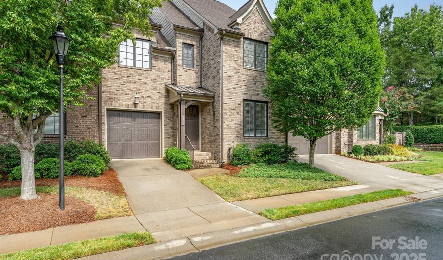 6411 Aldworth Ln, Charlotte, NC 28226 - 3 Beds, 3 Bath