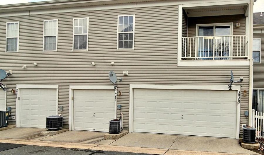 20261 OWINGS Ter, Ashburn, VA 20147 - 2 Beds, 2 Bath