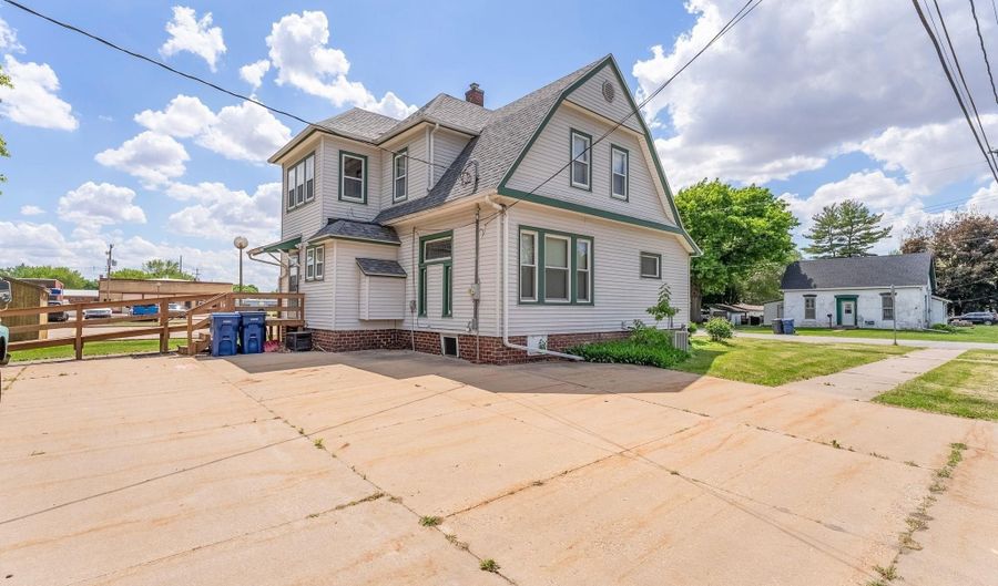 110 NW 3RD Ave, Aledo, IL 61231 - 4 Beds, 2 Bath