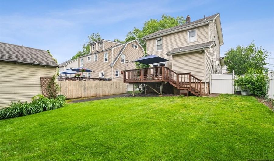 34 Carlisle St, Bergenfield, NJ 07621 - 3 Beds, 2 Bath