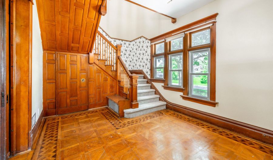 1207 Alden St, Alden, IA 50006 - 5 Beds, 5 Bath