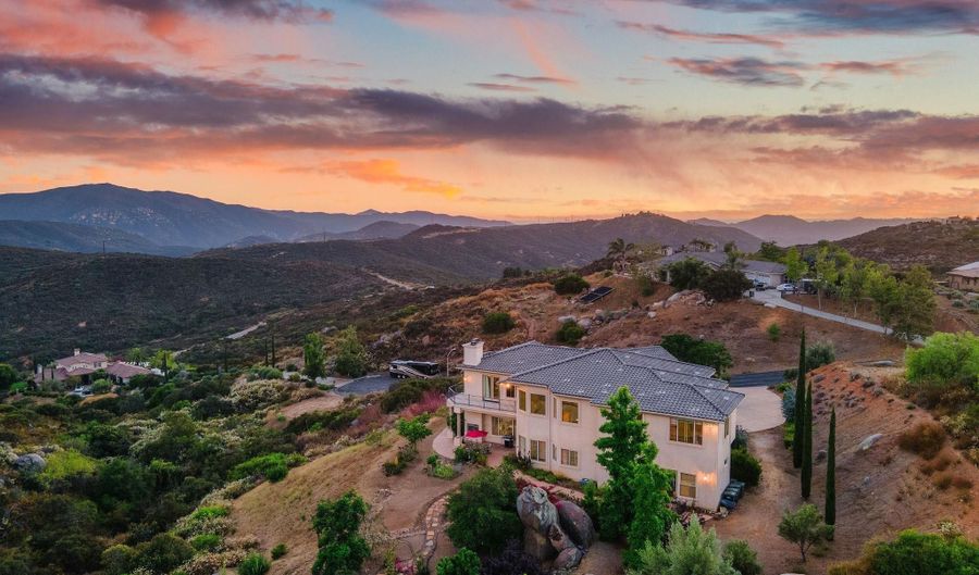 2157 Corte Dorado Espuela, Alpine, CA 91901 - 5 Beds, 5 Bath
