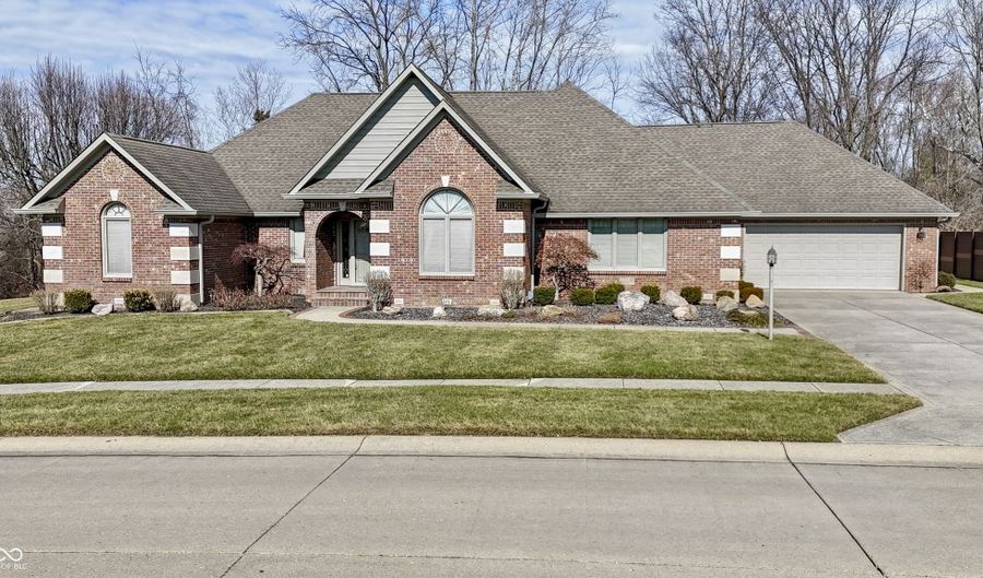 8896 Classic View Dr, Indianapolis, IN 46217 - 3 Beds, 3 Bath