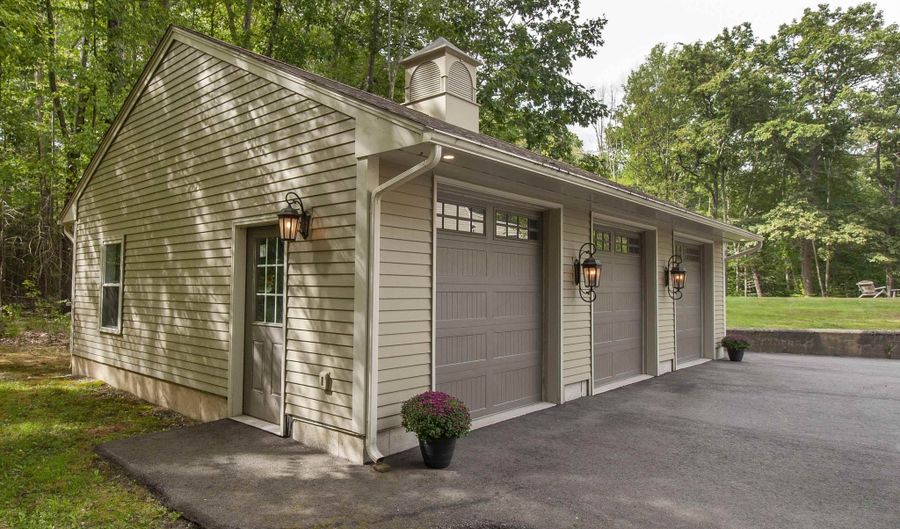 96 Pond View Dr, Auburn, NH 03032 - 3 Beds, 3 Bath