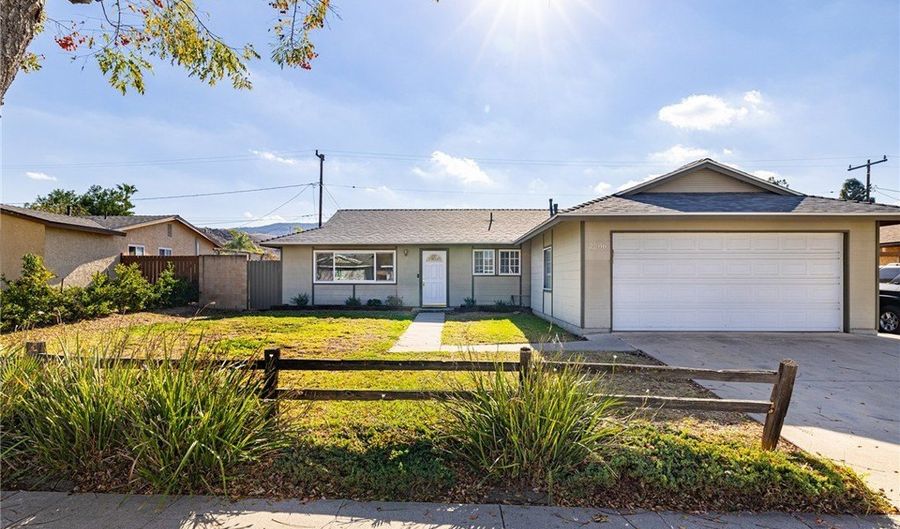 2206 Stinson St, Simi Valley, CA 93065 - 3 Beds, 2 Bath