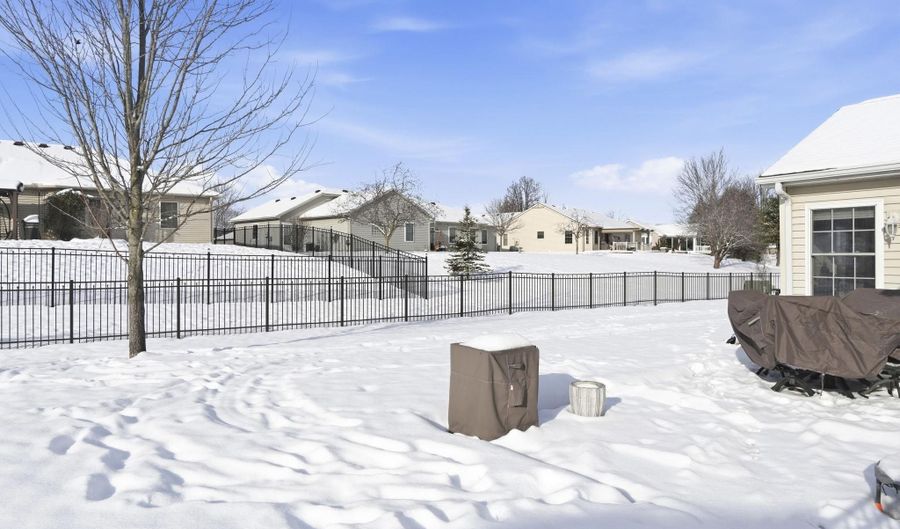 237 Broadmore Cir, Angola, IN 46703 - 3 Beds, 2 Bath