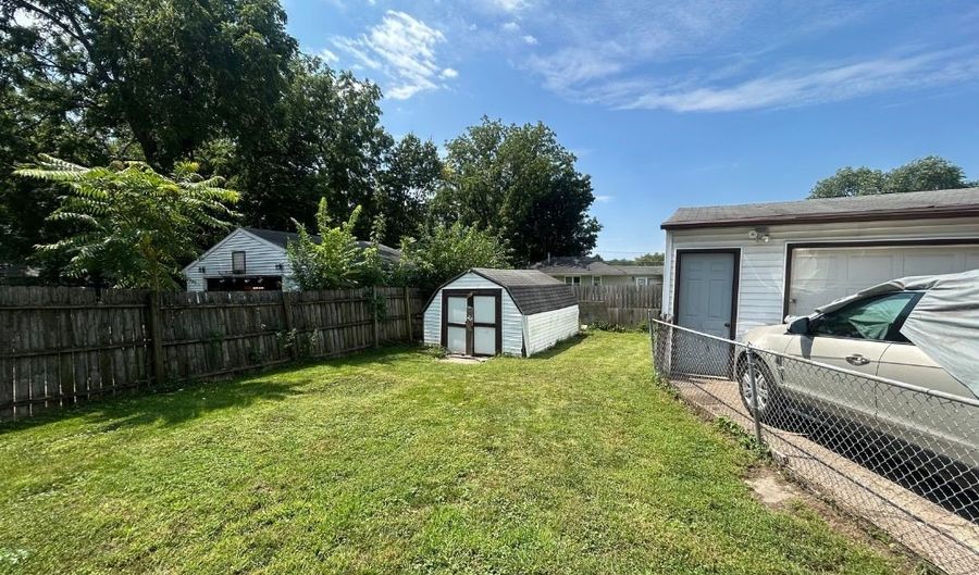 2330 E 38th Ct, Des Moines, IA 50317 - 2 Beds, 1 Bath