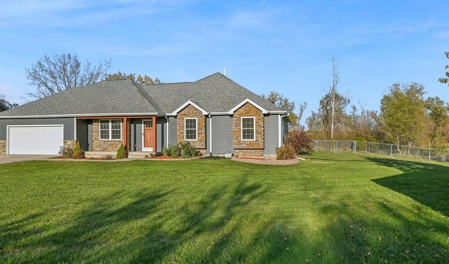 82 1st St Ct, Atkins, IA 52206 - 4 Beds, 3 Bath