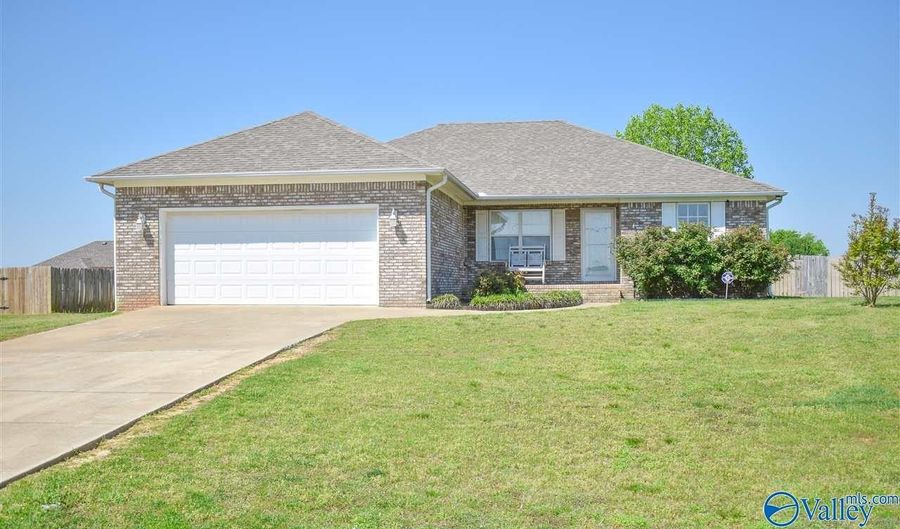 18201 Menefee Rd, Athens, AL 35613 - 3 Beds, 2 Bath