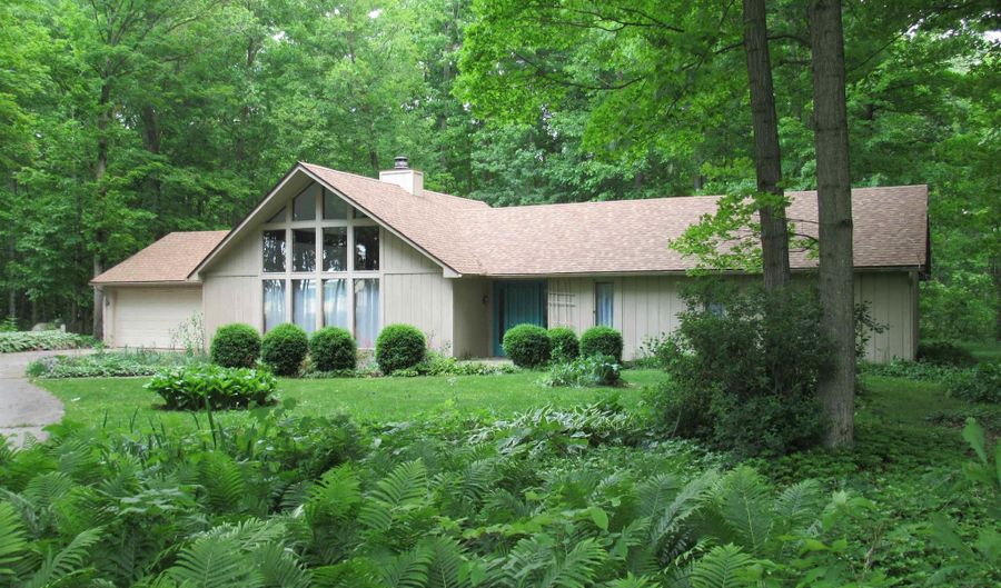 1350 E US HWY 20 Hwy, Angola, IN 46703 - 3 Beds, 2 Bath