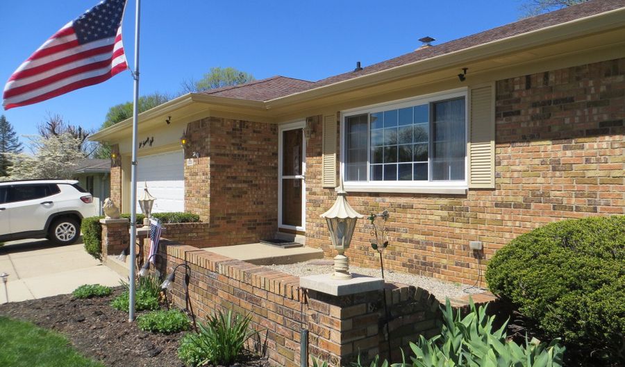 628 W Ralston Rd, Indianapolis, IN 46217 - 3 Beds, 2 Bath