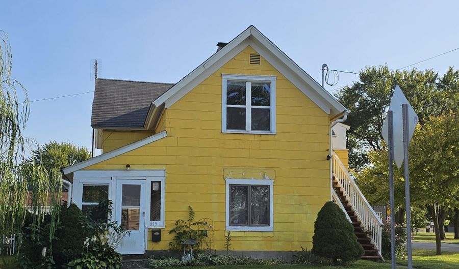 415 W 15th St, Auburn, IN 46706 - 4 Beds, 2 Bath