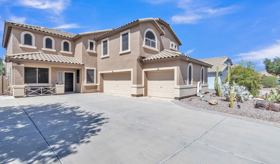 4484 E RUNAWAY BAY Dr, Chandler, AZ 85249 - 5 Beds, 3 Bath