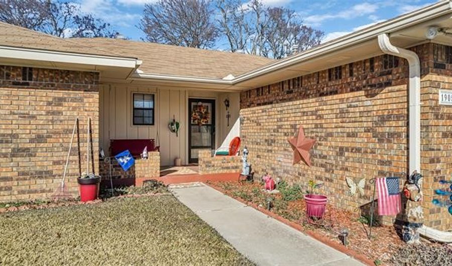 1905 8th Ave NW, Ardmore, OK 73401 - 3 Beds, 2 Bath