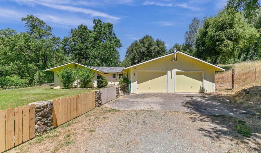 1950 Appaloosa Way, Angels Camp, CA 95222 - 4 Beds, 2 Bath