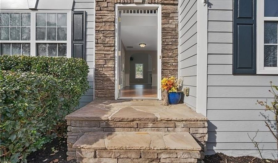 1620 Grand Jct, Alpharetta, GA 30004 - 6 Beds, 4 Bath