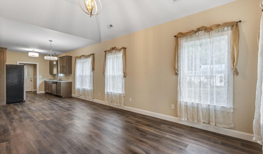 13 Douglas St, Athens, TN 37303 - 2 Beds, 2 Bath