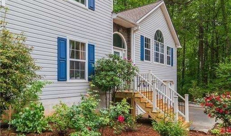 204 Queensbury, Acworth, GA 30102 - 4 Beds, 3 Bath
