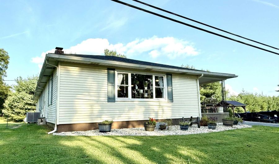 918 Old Farm Rd, Bedford, IN 47421 - 4 Beds, 2 Bath