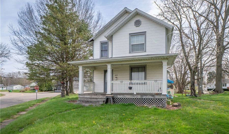 1033 Walnut Ave, Alliance, OH 44601 - 2 Beds, 1 Bath