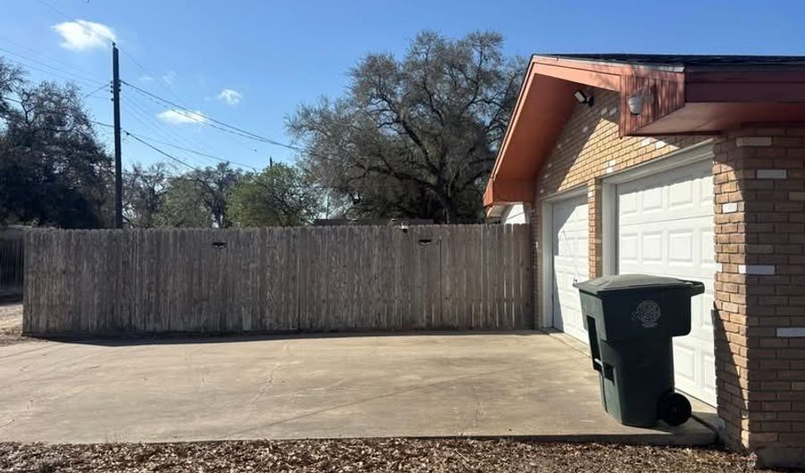 1601 Andrea St, Alice, TX 78332 - 4 Beds, 2 Bath