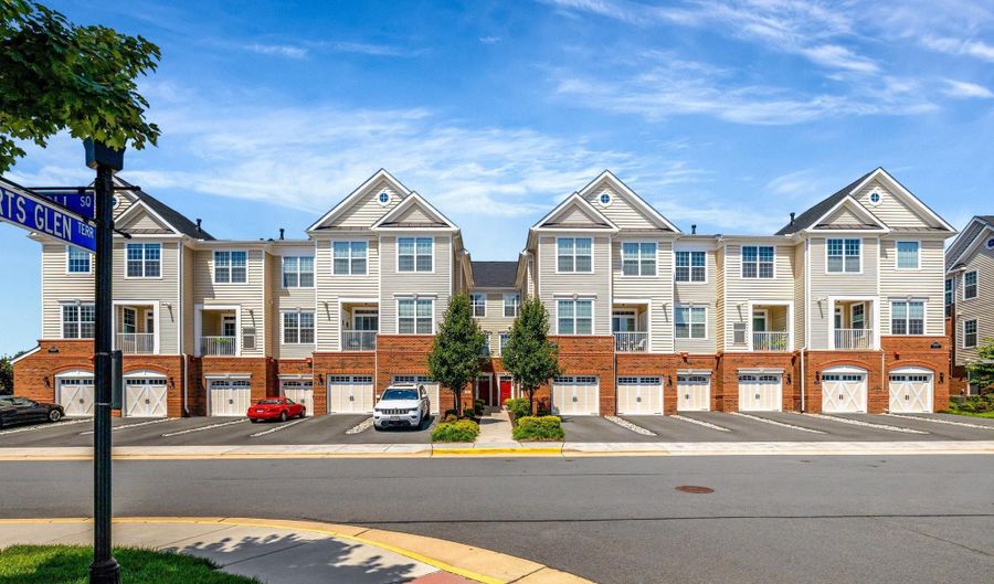 23275 MILLTOWN KNOLL Sq 111, Ashburn, VA 20148 - 2 Beds, 2 Bath