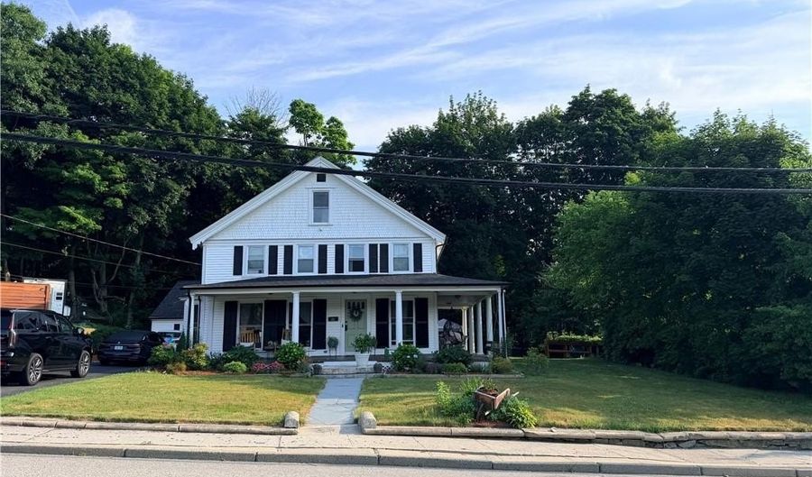 35 High St, Burrillville, RI 02859 - 5 Beds, 4 Bath