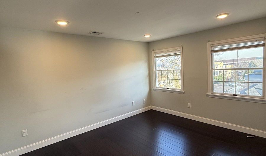 9 E 50TH St 2, Bayonne, NJ 07002 - 3 Beds, 2 Bath