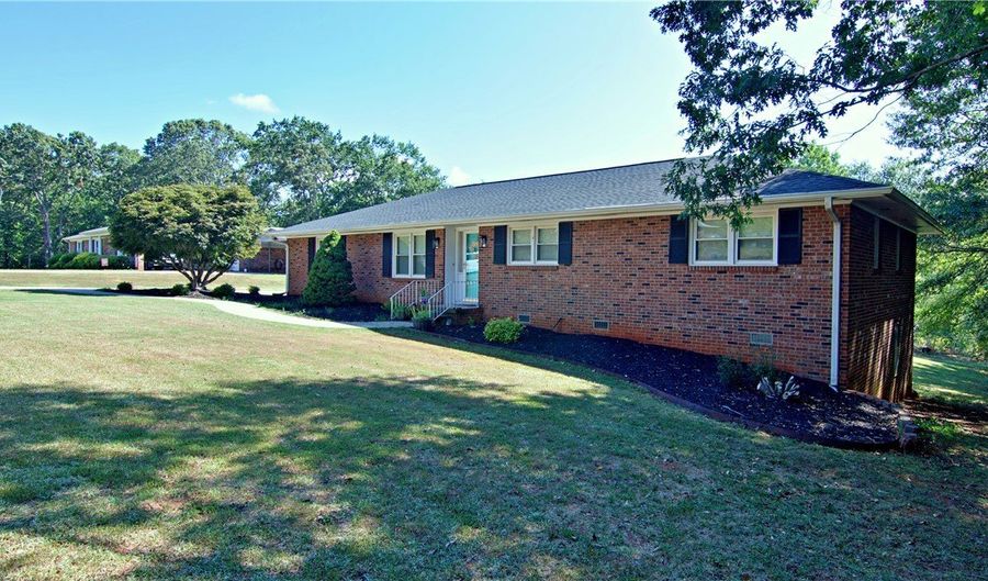 208 Springview Dr, Anderson, SC 29625 - 3 Beds, 2 Bath