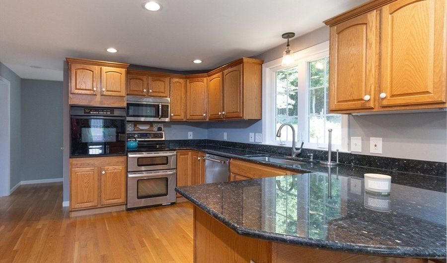 25 Calvin St, Ayer, MA 01432 - 3 Beds, 3 Bath