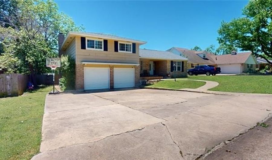 2205 E Foster Dr, Ada, OK 74820 - 3 Beds, 3 Bath