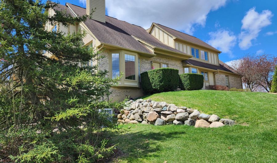 2766 Maitland Dr, Ann Arbor, MI 48105 - 3 Beds, 4 Bath