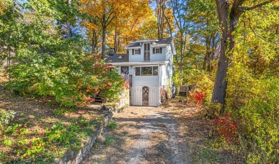 204 Wawayanda Rd, Alloway, NJ 07422 - 3 Beds, 1 Bath