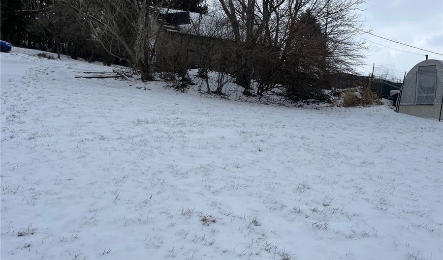 329 S Market St, Amsterdam, OH 43903 - 3 Beds, 1 Bath