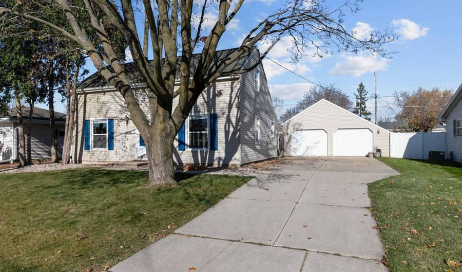 1120 E LAYTON Ave, Appleton, WI 54915 - 4 Beds, 2 Bath