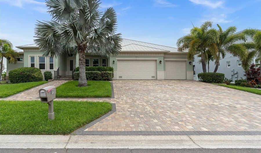 811 BIRDIE Way, Apollo Beach, FL 33572 - 4 Beds, 4 Bath