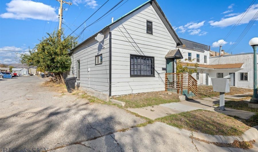 310 Chestnut, Anaconda, MT 59711 - 2 Beds, 1 Bath