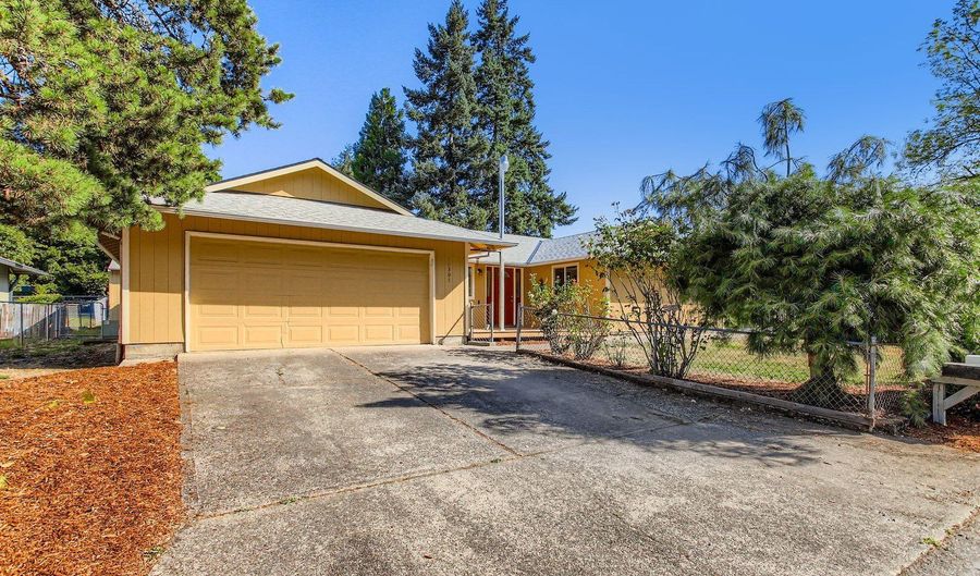 16305 SE STERLING Cir, Milwaukie, OR 97267 - 3 Beds, 2 Bath