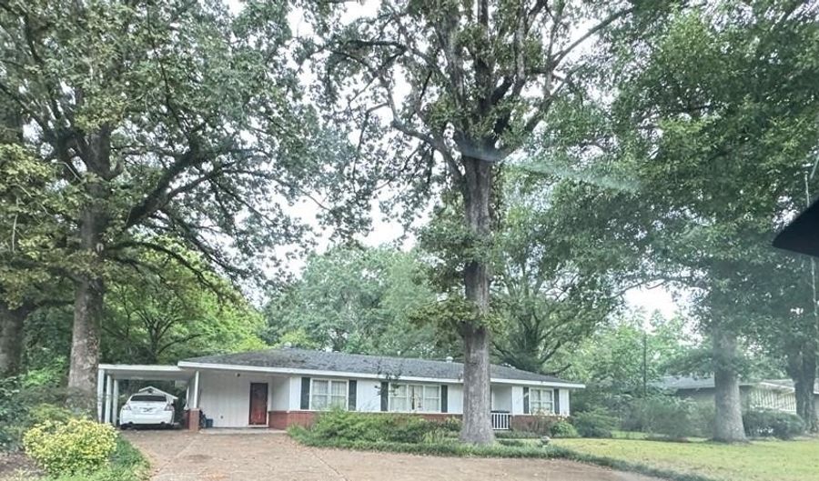213 N. Pontotoc, Bruce, MS 38915 - 4 Beds, 3 Bath